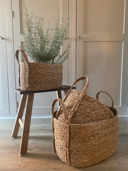 Oval seagrass basket with handles