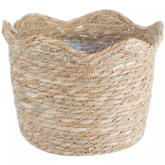 Scalloped edge basket